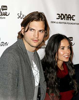 Ashton Kutcher og Demi Moore under en antiprostitusjonsfest i New York forrige måned. Ashton Kutcher og Demi Moore under en antiprostitusjonsfest i New York forrige måned.