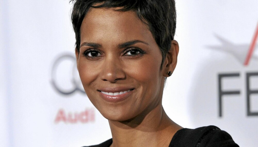 HALLE BERRY @ the AFI 2010 special presentation of On Acting - A Conversation With Halle Berry held @ the Chinese theatre.
November 9, 2010
Photo: Chris DELMAS / VISUAL Press Agency/Visual Press Agency Code: 4050/
COPYRIGHT STELLA PICTURES HALLE BERRY @ the AFI 2010 special presentation of On Acting - A Conversation With Halle Berry held @ the Chinese theatre.
November 9, 2010
Photo: Chris DELMAS / VISUAL Press Agency/Visual Press Agency Code: 4050/
COPYRIGHT STELLA PICTURES