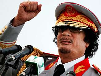 Gadaffi tviholder på makten i Libya og gjør hva som helst for å opprettholde sin posisjon. Gadaffi tviholder på makten i Libya og gjør hva som helst for å opprettholde sin posisjon.