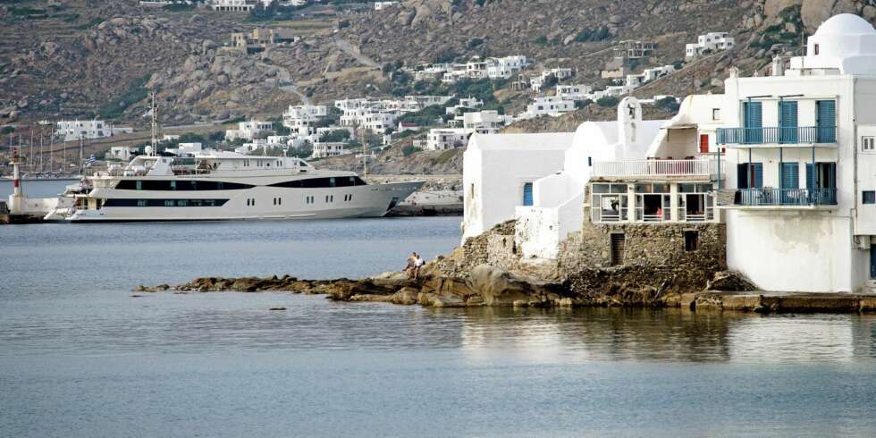 SUPERYACHT: Superyachten «Harmony V» i havn ved Mykonos i Hellas. Mannskap på over 20 mann. SUPERYACHT: Superyachten «Harmony V» i havn ved Mykonos i Hellas. Mannskap på over 20 mann.