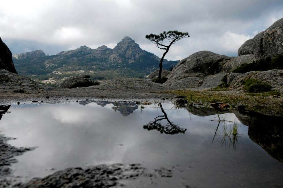 MORDOR: Utkikkspunkt ved fossefallet Piscia di Ghjaddu. MORDOR: Utkikkspunkt ved fossefallet Piscia di Ghjaddu.