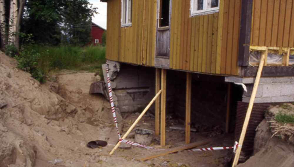 Bildet viser flomskader som krever omfattende utbedringsarbeider og sakkyndig bistand. Bildet viser flomskader som krever omfattende utbedringsarbeider og sakkyndig bistand.