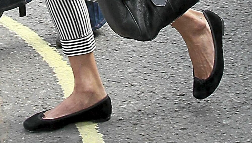 TRENDY PÅ BEINA: Kate Moss blir ofte sett i sorte, klassiske ballerinasko. TRENDY PÅ BEINA: Kate Moss blir ofte sett i sorte, klassiske ballerinasko.