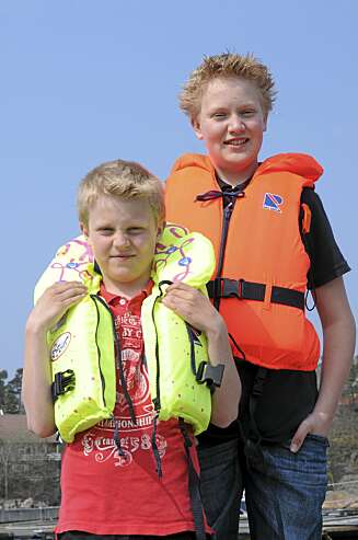 TRYGGE VESTER: De klassiske redningsvestene er trygge og rimelige. TRYGGE VESTER: De klassiske redningsvestene er trygge og rimelige.