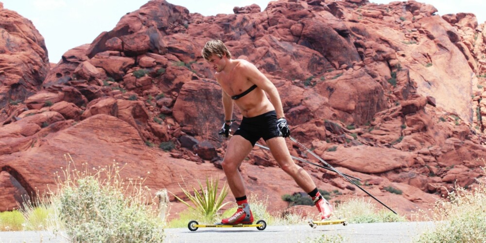 THE ROCK: Bare så det er nevn: Det trenes også i Vegas. Her fra en 2-timers rulleskiøkt i vakre Red Rock National Park i går formiddag. THE ROCK: Bare så det er nevn: Det trenes også i Vegas. Her fra en 2-timers rulleskiøkt i vakre Red Rock National Park i går formiddag.