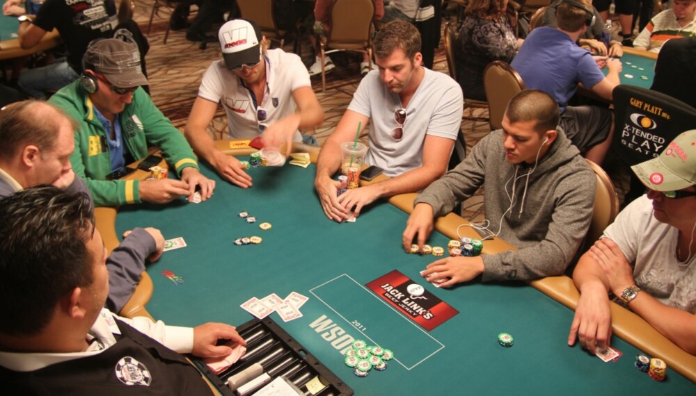 FOLD'EM: Northug har kastet kortene i Vegas. Exit, Hasta la vista, auf wiedersehen i 2012. FOLD'EM: Northug har kastet kortene i Vegas. Exit, Hasta la vista, auf wiedersehen i 2012.