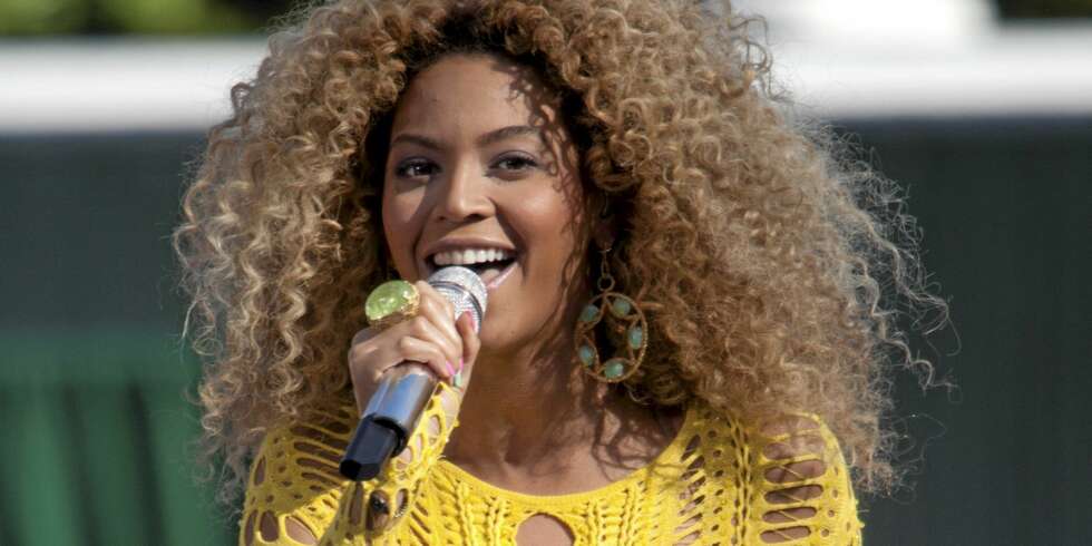 Beyoncé følger trendene, også når det kommer til neglelakk. Beyoncé følger trendene, også når det kommer til neglelakk.