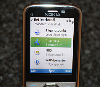 NOKIA S60: På S60-telefoner kan du slette tilgangspunktene dine for å garantere at du ikke bruker internett. NOKIA S60: På S60-telefoner kan du slette tilgangspunktene dine for å garantere at du ikke bruker internett.