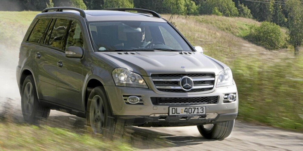 FARLIG? Digre SUV'er er trygge - men ikke for andre. Foto: Terje Bjørnsen FARLIG? Digre SUV'er er trygge - men ikke for andre. Foto: Terje Bjørnsen