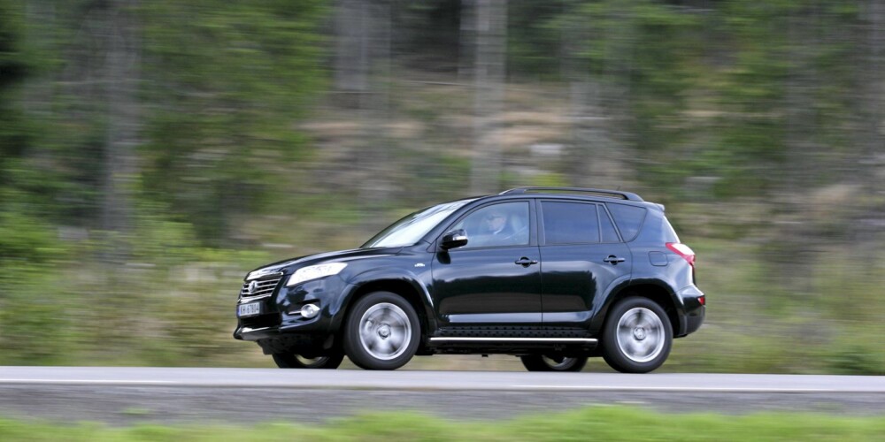 VINNER: Toyota RAV4 er en modell biløkonomene forventer vil holde seg godt i pris. Foto: Egil Nordlien HM Foto VINNER: Toyota RAV4 er en modell biløkonomene forventer vil holde seg godt i pris. Foto: Egil Nordlien HM Foto