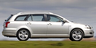 FAMILIEBIL: Toyota Avensis av den forrige generasjonen ble bygd fra 2003 til 2009. Foto: Produsenten FAMILIEBIL: Toyota Avensis av den forrige generasjonen ble bygd fra 2003 til 2009. Foto: Produsenten