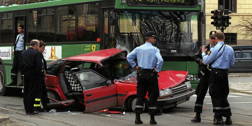 OSLO VERST: Oslo troner øverst på skadestatistikken, noe som er som forventet, med byens tette trafikk. Her en kollisjon mellom bil og buss på Drammensveien. Bilføreren fikk bare lettere skader. Foto: Morten Holm, SCANPIX OSLO VERST: Oslo troner øverst på skadestatistikken, noe som er som forventet, med byens tette trafikk. Her en kollisjon mellom bil og buss på Drammensveien. Bilføreren fikk bare lettere skader. Foto: Morten Holm, SCANPIX