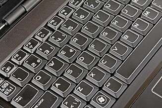 MERKET: På et M14x-tastaturet, er S merket slik at du lett finner WASD-knappene når du skal spille. MERKET: På et M14x-tastaturet, er S merket slik at du lett finner WASD-knappene når du skal spille.