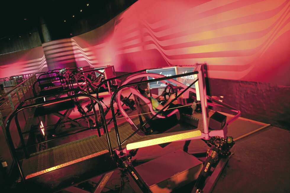 SIMULERT RACING: Åttemanns billøp i simulator. Moro! FOTO: Top Gear SIMULERT RACING: Åttemanns billøp i simulator. Moro! FOTO: Top Gear