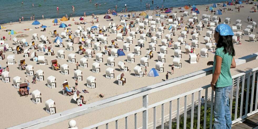 ORDNUNG MUß SEIN: Tysk orden over strandkurvene i Sellin. ORDNUNG MUß SEIN: Tysk orden over strandkurvene i Sellin.