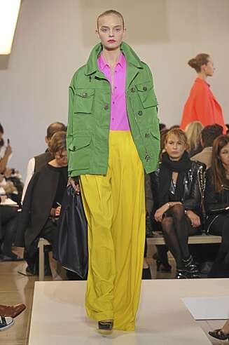 KNALL: Color blocking og knalle farger dundret ned catwalkene, og det er nå det gjelder. Jil Sander S/S 2011. KNALL: Color blocking og knalle farger dundret ned catwalkene, og det er nå det gjelder. Jil Sander S/S 2011.