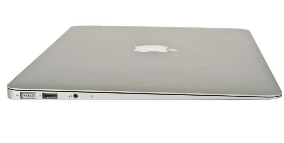 SPARSOMT: Du kjøper ikke MacBook Air hvis du ser etter masse tilkoblings- og oppgraderingsmuligheter. SPARSOMT: Du kjøper ikke MacBook Air hvis du ser etter masse tilkoblings- og oppgraderingsmuligheter.