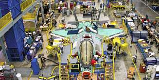 LEGENDARISK FLYFABRIKK: F-35 blir bygget i samme fabrikklokale som produserte bomebfly under 2. verdenskrig. Produksjon er 1,6 kilometer lang. LEGENDARISK FLYFABRIKK: F-35 blir bygget i samme fabrikklokale som produserte bomebfly under 2. verdenskrig. Produksjon er 1,6 kilometer lang.