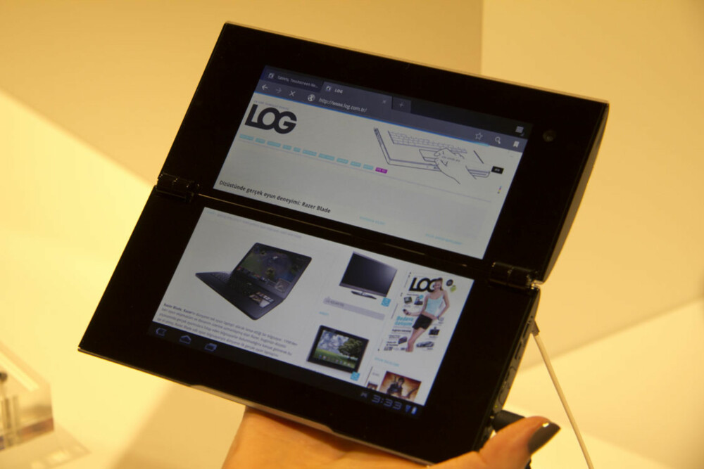 TO SKJERMER: Sony Tablet P får to skjermer. Den ene kan brukes som tastatur eller som spillkontroller. TO SKJERMER: Sony Tablet P får to skjermer. Den ene kan brukes som tastatur eller som spillkontroller.