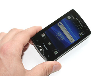 LITEN: Xperia Mini Pro har en veldig hendig størrelse, men er også ganske tjukk. LITEN: Xperia Mini Pro har en veldig hendig størrelse, men er også ganske tjukk.