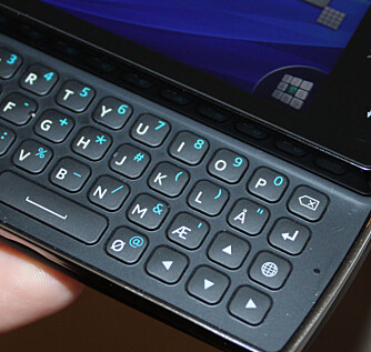 NORSKE BOKSTAVER: Tastaturet har egne taster for æ, ø og å, slik at du slipper tastekombinasjoner for å skrive på norsk. NORSKE BOKSTAVER: Tastaturet har egne taster for æ, ø og å, slik at du slipper tastekombinasjoner for å skrive på norsk.