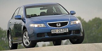 HONDA ACCORD: Legger seg mellom ""folkebilene"" og statusbilene i pris og egenskaper. FOTO: Terje Bjørnsen HONDA ACCORD: Legger seg mellom ""folkebilene"" og statusbilene i pris og egenskaper. FOTO: Terje Bjørnsen