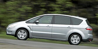 FORD S-MAX: Svært praktisk og rommelig bil med plass til sju. FOTO: Redaksjonen FORD S-MAX: Svært praktisk og rommelig bil med plass til sju. FOTO: Redaksjonen