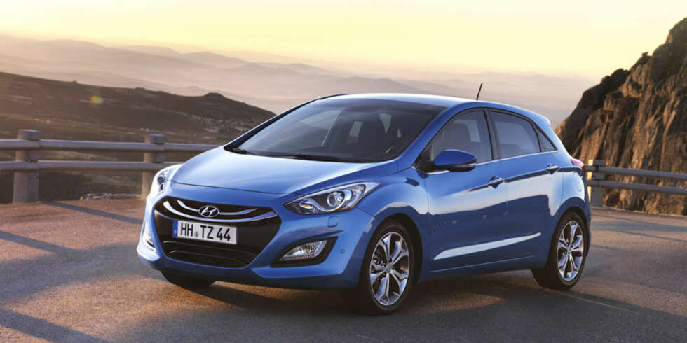 NYTT DESIGNUTTRYKK: Den nye Hyundai i30 skiller seg klart fra forgjengeren med et mer aggressivt og moderne design. NYTT DESIGNUTTRYKK: Den nye Hyundai i30 skiller seg klart fra forgjengeren med et mer aggressivt og moderne design.