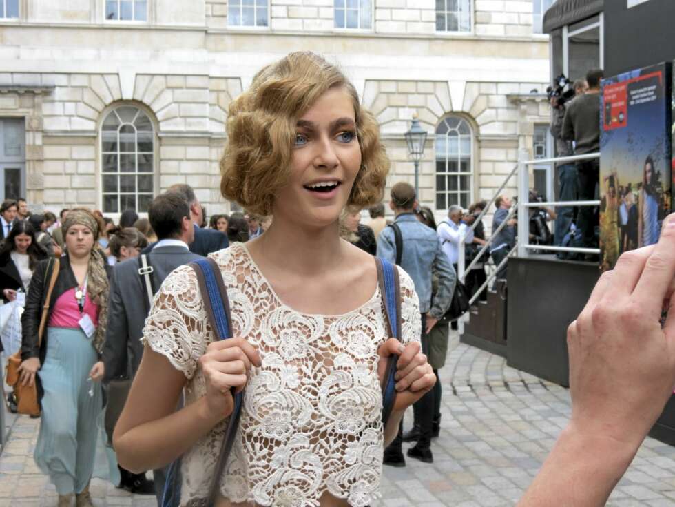 LONDON FASHION WEEK:Business og pleasure smeltet sammen for modellene som benyttet jobbpausene til å se andres show. LONDON FASHION WEEK:Business og pleasure smeltet sammen for modellene som benyttet jobbpausene til å se andres show.