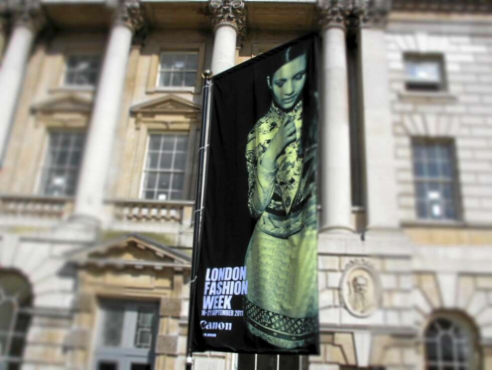 LONDON FASHION WEEK: Denne uka arrangeres London Fashion Week, hvor vår og sommermoten for 2012 vises frem. LONDON FASHION WEEK: Denne uka arrangeres London Fashion Week, hvor vår og sommermoten for 2012 vises frem.