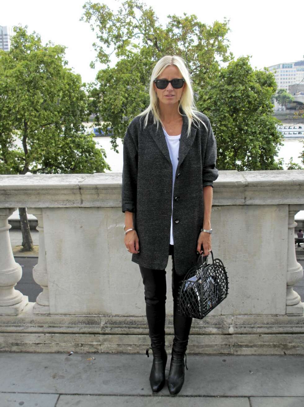 LONDON FASHION WEEK: Mag-redaktør Celine Aagaard sverger til svarthvitt og spennende detaljer. Her gjelder det å ha orden i veska! LONDON FASHION WEEK: Mag-redaktør Celine Aagaard sverger til svarthvitt og spennende detaljer. Her gjelder det å ha orden i veska!
