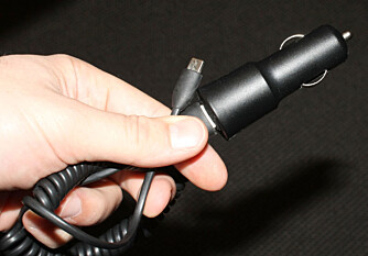 BILLADER: Denne laderen lar deg lade mobilen i bilen. Den har vanlig USB-utgang, og fungerer dermed med de fleste telefoner. BILLADER: Denne laderen lar deg lade mobilen i bilen. Den har vanlig USB-utgang, og fungerer dermed med de fleste telefoner.