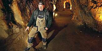 HER STO HAN: Bjørnar Karlsen viser et av stedene hvor han møtte Georg. - Han sto her og sa et klart og tydelig ""hei!"", forteller han. HER STO HAN: Bjørnar Karlsen viser et av stedene hvor han møtte Georg. - Han sto her og sa et klart og tydelig ""hei!"", forteller han.