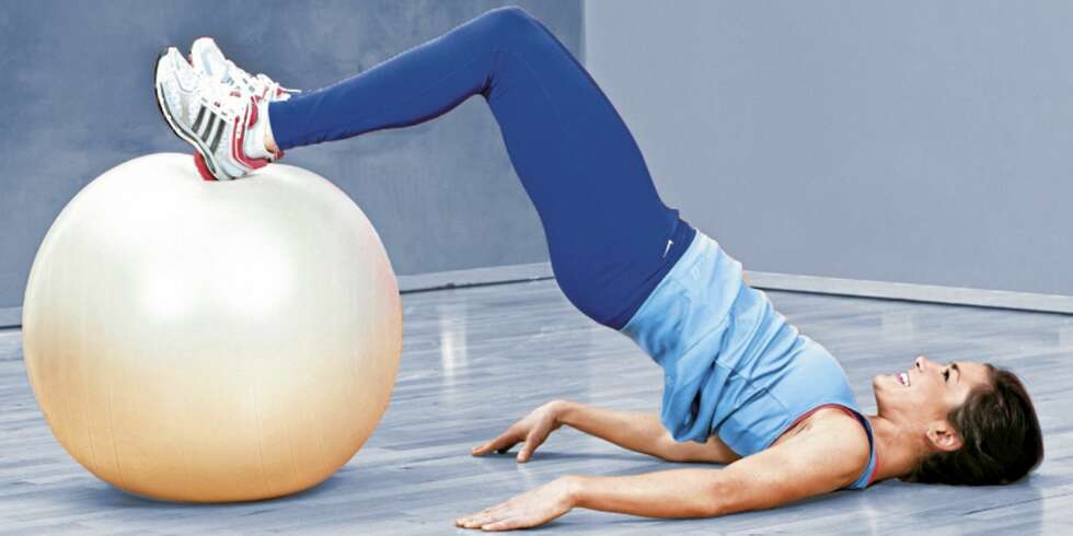 LÅRCURL MED BALL: Posisjon 2. LÅRCURL MED BALL: Posisjon 2.