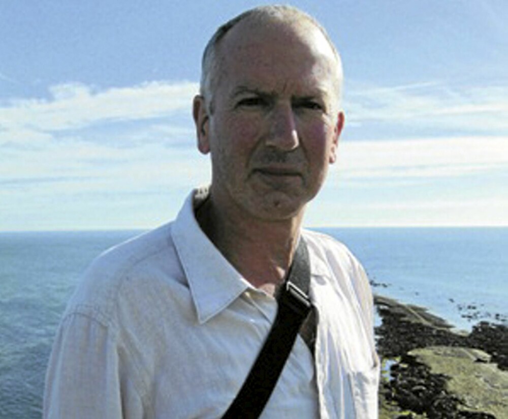 Journalisten og filmskaperen Bill Jones ønsker å oppnå det politiet aldri klarte, nemlig å finne ut hva som skjedde med Muriel McKay. Journalisten og filmskaperen Bill Jones ønsker å oppnå det politiet aldri klarte, nemlig å finne ut hva som skjedde med Muriel McKay.