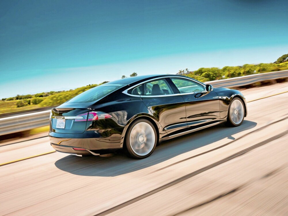 LØSNINGEN? Tesla Model S er elbilen som er lekker og har stor rekkevidde. Foto: Tesla/James Lipman LØSNINGEN? Tesla Model S er elbilen som er lekker og har stor rekkevidde. Foto: Tesla/James Lipman
