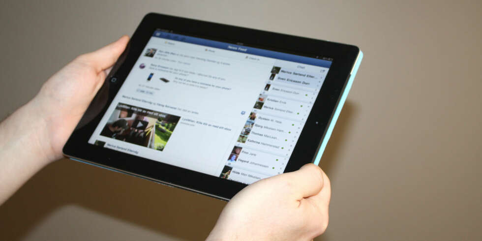 SMART APP: Facebook i iPad-versjon gjør det enkelt og morsomt å bruke Facebook på nettbrettet. SMART APP: Facebook i iPad-versjon gjør det enkelt og morsomt å bruke Facebook på nettbrettet.