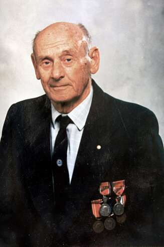 TØFFING: Jørgen Henrik Kieding (90) er dekorert for sin innsats under krigen. TØFFING: Jørgen Henrik Kieding (90) er dekorert for sin innsats under krigen.