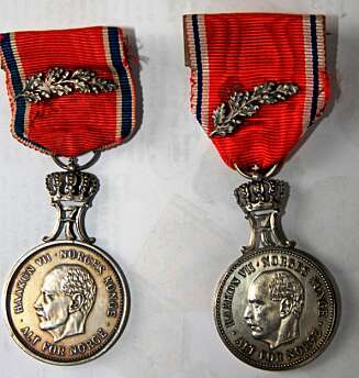 SANKT OLAVS MEDALJER: Kieding har to. SANKT OLAVS MEDALJER: Kieding har to.