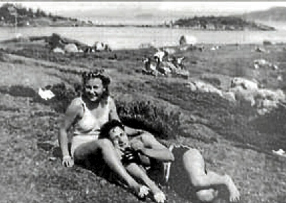 Herman Becker ble skutt ned over Danmark etter å ha deltatt i bombingen av København. Han har nå fått en gate oppkalt etter seg. Her sammen med kjæresten Astrid Nilsen før han rømte i 1941. Herman Becker ble skutt ned over Danmark etter å ha deltatt i bombingen av København. Han har nå fått en gate oppkalt etter seg. Her sammen med kjæresten Astrid Nilsen før han rømte i 1941.