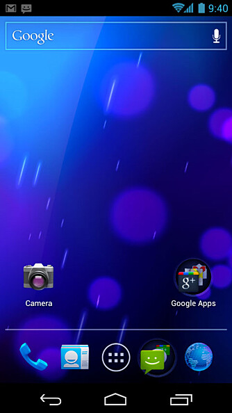 NY STARTSKJERM: Startskjermen i Android 4.0 er ny, og det har kommet ikoner på bunnen av skjermen i stedet for menytaster på selve telefonen. NY STARTSKJERM: Startskjermen i Android 4.0 er ny, og det har kommet ikoner på bunnen av skjermen i stedet for menytaster på selve telefonen.