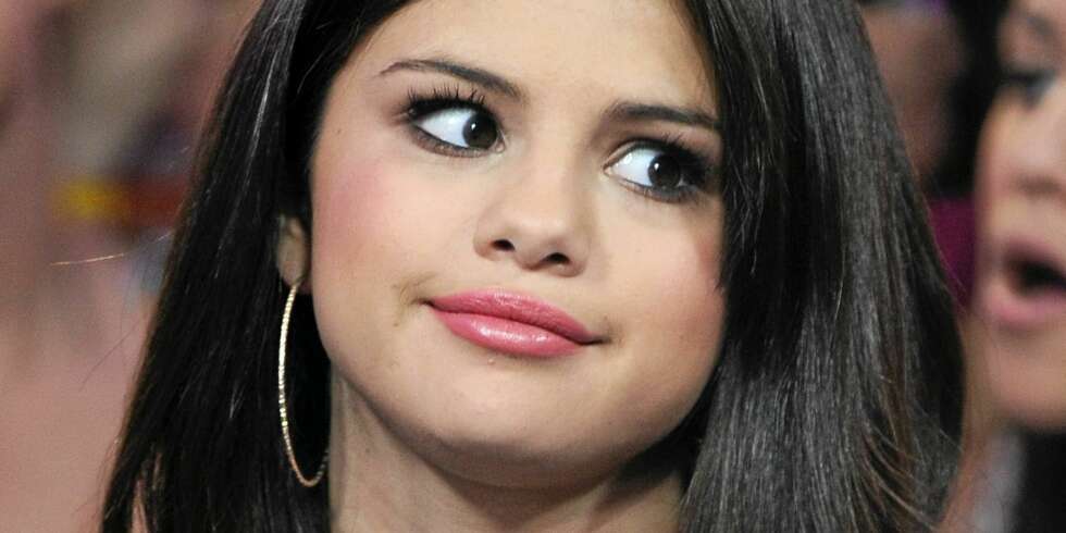 Selena Gomez har fått en "stalker" på nakken. Selena Gomez har fått en "stalker" på nakken.