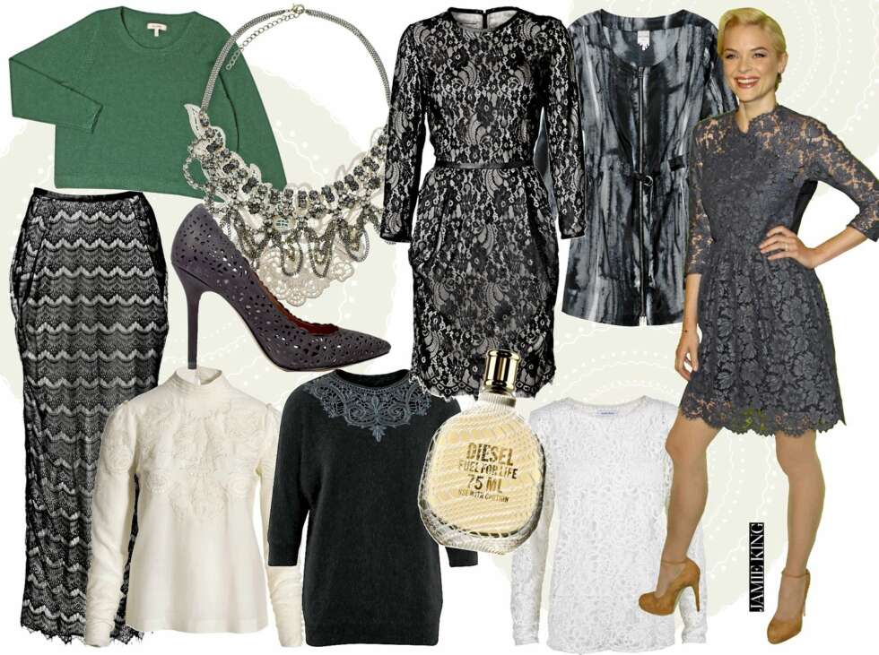 BLONDER: Genser fra Whyred, kr 1200,-. Fotsidt skjørt fra By Malene Birger, kr 3599,-. Viktoriansk kjede fra Accessorize, kr 499,-. Pumps fra Zara, kr 679,-. Bluse fra H&M i økologisk bomull og mulberry-silke, kr 299,-. Genser fra Ganni, kr 1199,-. Kjole fra By Malene Birger, kr 2999,-. Parfymen «Fuel for life» fra Diesel, kr 550,- for 75 ml. Kjole fra Monki,
kr 400,-. Blondegenser fra Wackerhaus, kr 1100,-. BLONDER: Genser fra Whyred, kr 1200,-. Fotsidt skjørt fra By Malene Birger, kr 3599,-. Viktoriansk kjede fra Accessorize, kr 499,-. Pumps fra Zara, kr 679,-. Bluse fra H&M i økologisk bomull og mulberry-silke, kr 299,-. Genser fra Ganni, kr 1199,-. Kjole fra By Malene Birger, kr 2999,-. Parfymen «Fuel for life» fra Diesel, kr 550,- for 75 ml. Kjole fra Monki,
kr 400,-. Blondegenser fra Wackerhaus, kr 1100,-.
