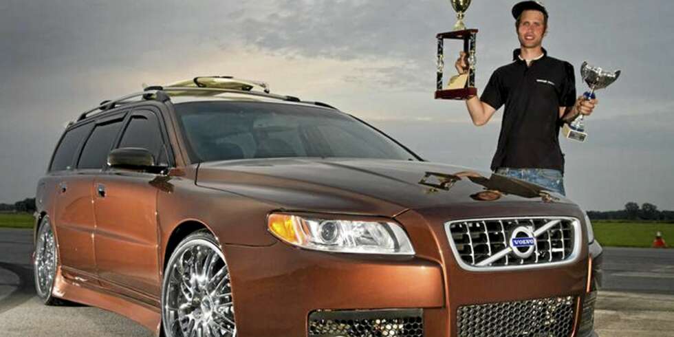 V70: Daniel Collins' spesielle V70 vant Vallåkraträffens ""Sveriges Häftigaste Volvo"" i år. Nå tar han turen til Oslo Motor Show. V70: Daniel Collins' spesielle V70 vant Vallåkraträffens ""Sveriges Häftigaste Volvo"" i år. Nå tar han turen til Oslo Motor Show.