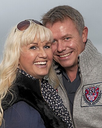 - Jeg er evig takknemlig for at det finnes nettsteder hvor du kan møte noen som endrer livet ditt. Uten det hadde jeg ikke sittet her med Roger i dag, sier Monica. (Foto: June Witzøe) - Jeg er evig takknemlig for at det finnes nettsteder hvor du kan møte noen som endrer livet ditt. Uten det hadde jeg ikke sittet her med Roger i dag, sier Monica. (Foto: June Witzøe)
