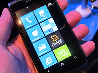 LIKE MENYER: Både Lumia 800 og Lumia 710 kjører Windows Phone 7.5, og har dermed like menyer. LIKE MENYER: Både Lumia 800 og Lumia 710 kjører Windows Phone 7.5, og har dermed like menyer.