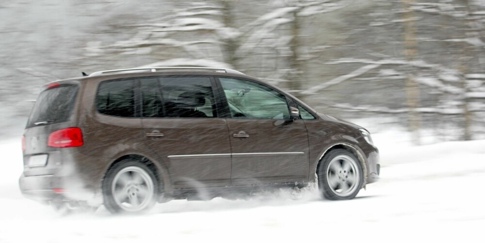 NY, ELLER...: Dagens utgave av VW Touran ble lansert som ny i fjor. I all hovedsak er det snakk om en fornyet versjon av forgjengeren. FOTO: Egil Nordlien, HM Foto NY, ELLER...: Dagens utgave av VW Touran ble lansert som ny i fjor. I all hovedsak er det snakk om en fornyet versjon av forgjengeren. FOTO: Egil Nordlien, HM Foto