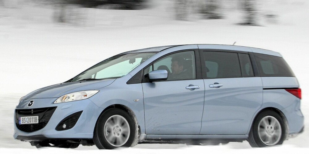 IKKE KASSE: En sjuseter trenger ikke våre en boks av en bil. Mazda 5 er lengre enn konkurrenten, og det nyter designen godt av. FOTO: Egil Nordlien, HM Foto IKKE KASSE: En sjuseter trenger ikke våre en boks av en bil. Mazda 5 er lengre enn konkurrenten, og det nyter designen godt av. FOTO: Egil Nordlien, HM Foto