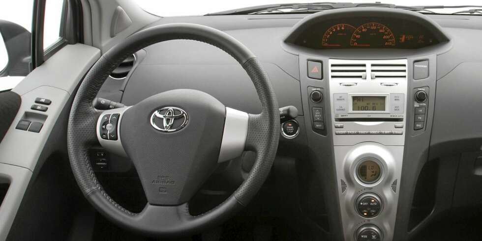 UT: Denne spesielle løsningen med midtplassert speedometer er droppet på nye Yaris... UT: Denne spesielle løsningen med midtplassert speedometer er droppet på nye Yaris...