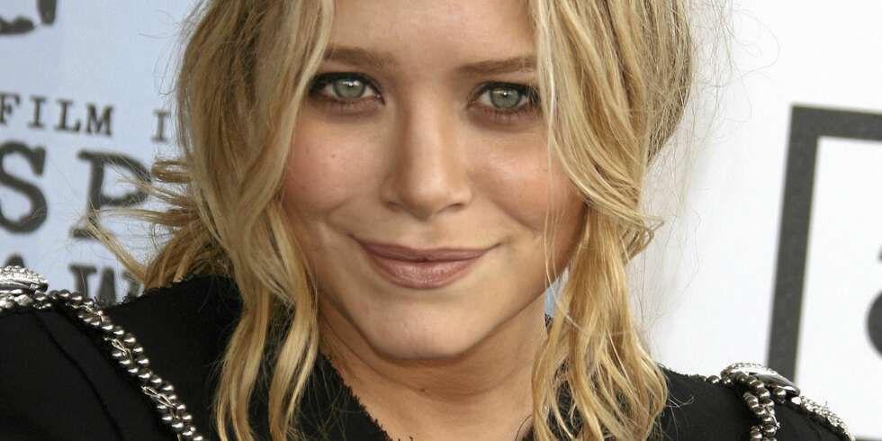 STJEL STILEN: Mary-Kate Olsen er en av de hotteste it-jentene i verden. her finner du tips til hvordan du kan kopiere hennes kule klesstil. STJEL STILEN: Mary-Kate Olsen er en av de hotteste it-jentene i verden. her finner du tips til hvordan du kan kopiere hennes kule klesstil.
